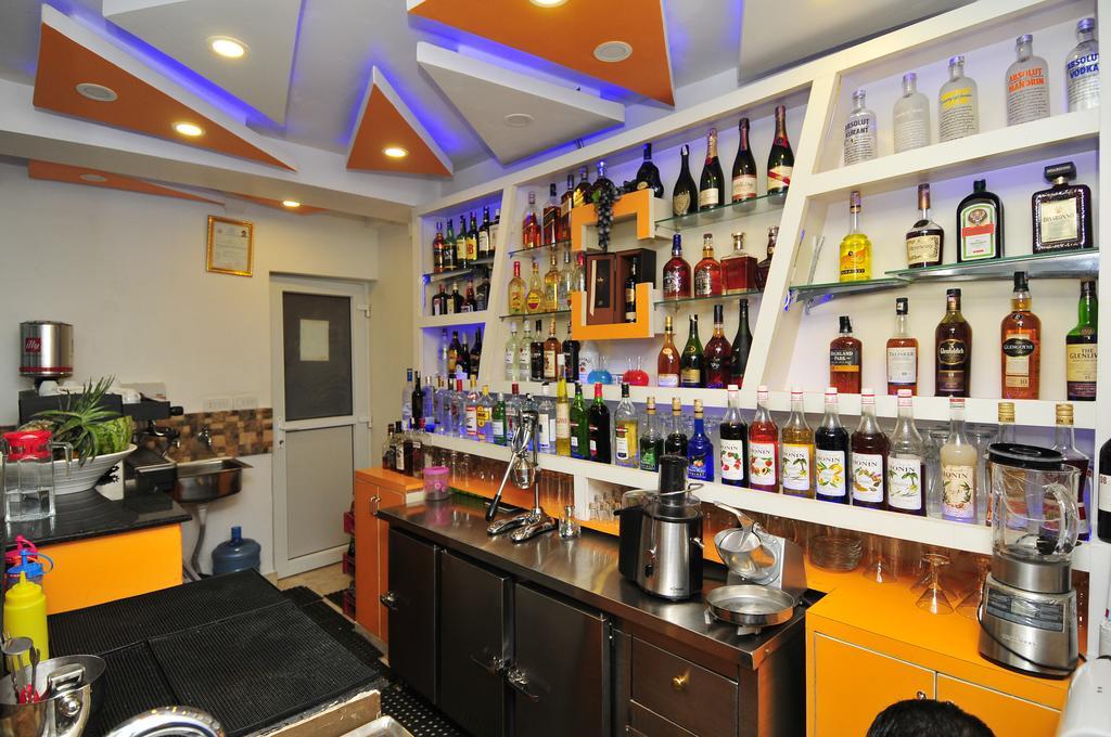 Royal Penguin Boutique Hotel & Spa Kathmandu Exterior foto