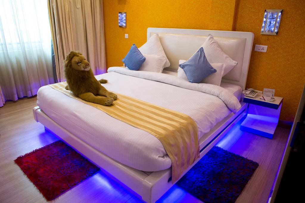 Royal Penguin Boutique Hotel & Spa Kathmandu Exterior foto