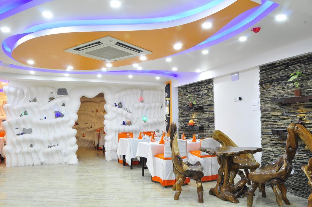 Royal Penguin Boutique Hotel & Spa Kathmandu Exterior foto